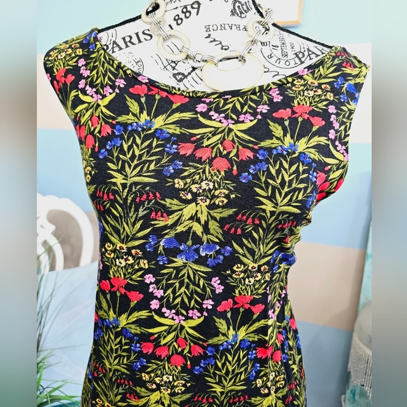 Old Navy Plus Size Sleeveless Floral Blouse - Picture 3 of 9